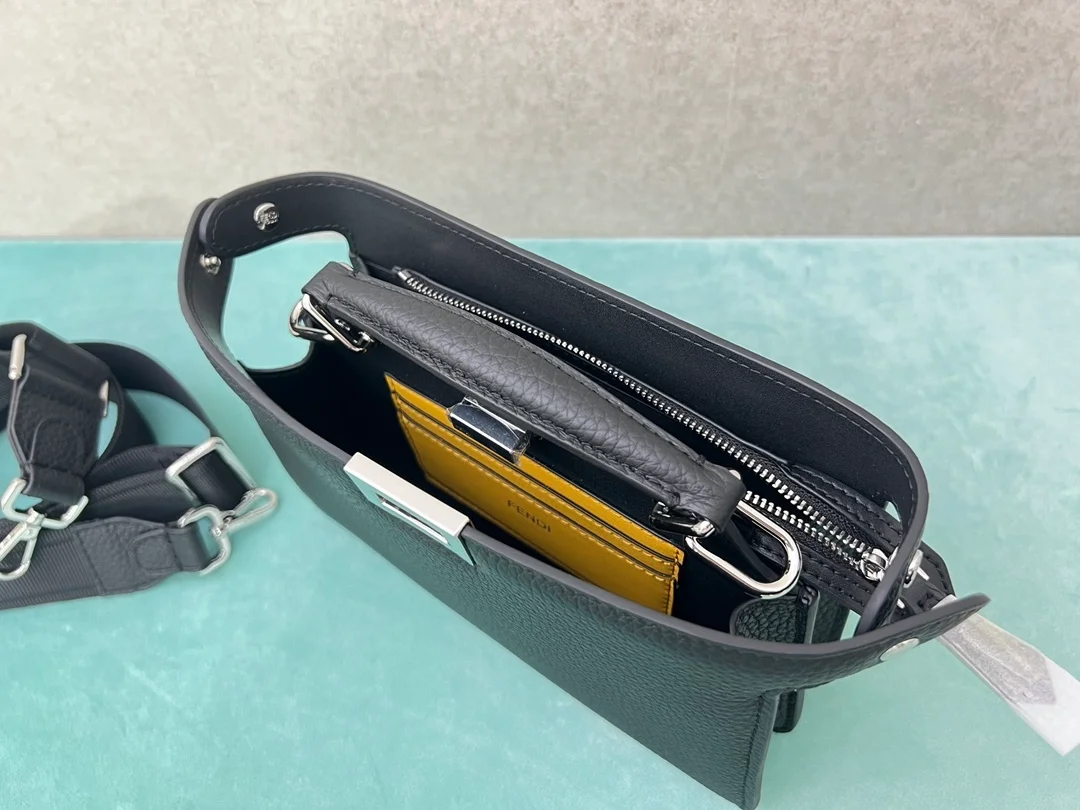 피카부 I SEE U 레더백 블랙 상세