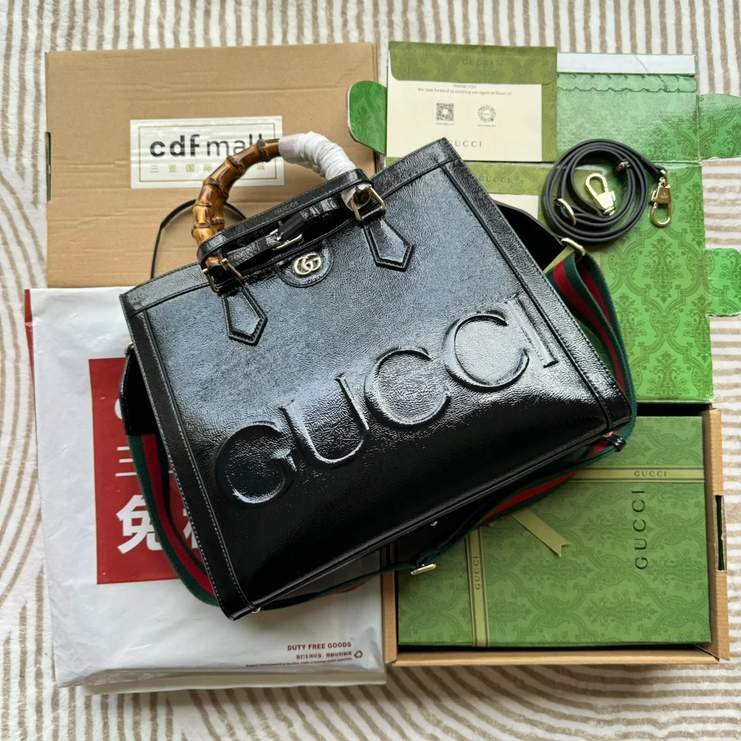 다이아나 미디엄 페이던트 레더 토트 백 상세