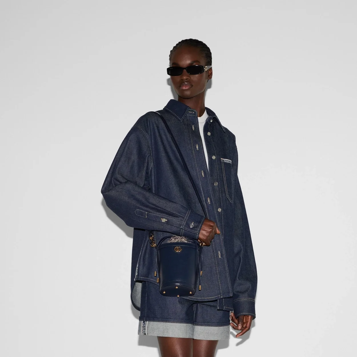 오피디아 미니 버킷 백 상세