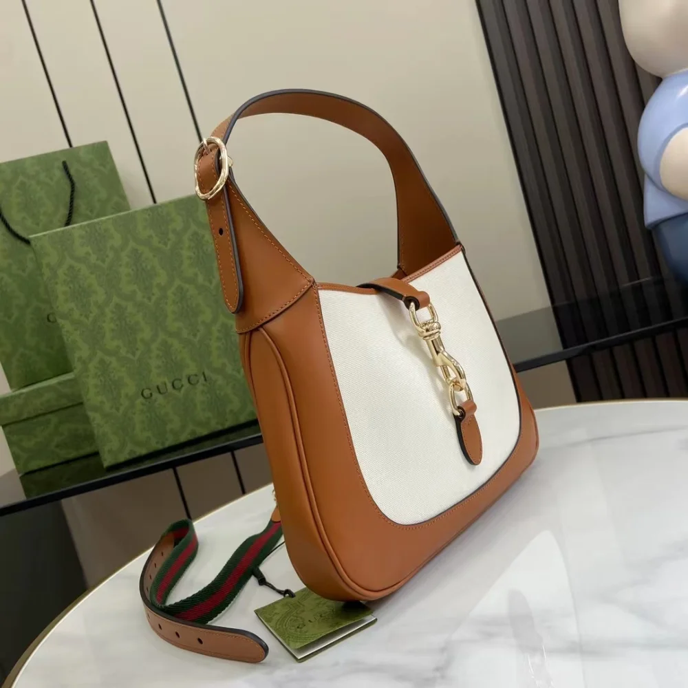 스몰 레더 트리밍 숄더 백 (19 * 28 * 4cm) 상세