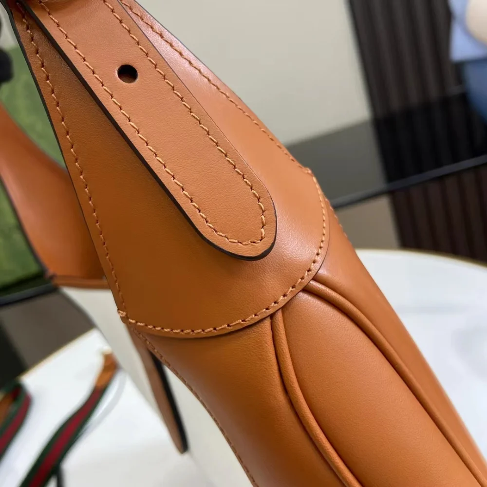 스몰 레더 트리밍 숄더 백 (19 * 28 * 4cm) 상세