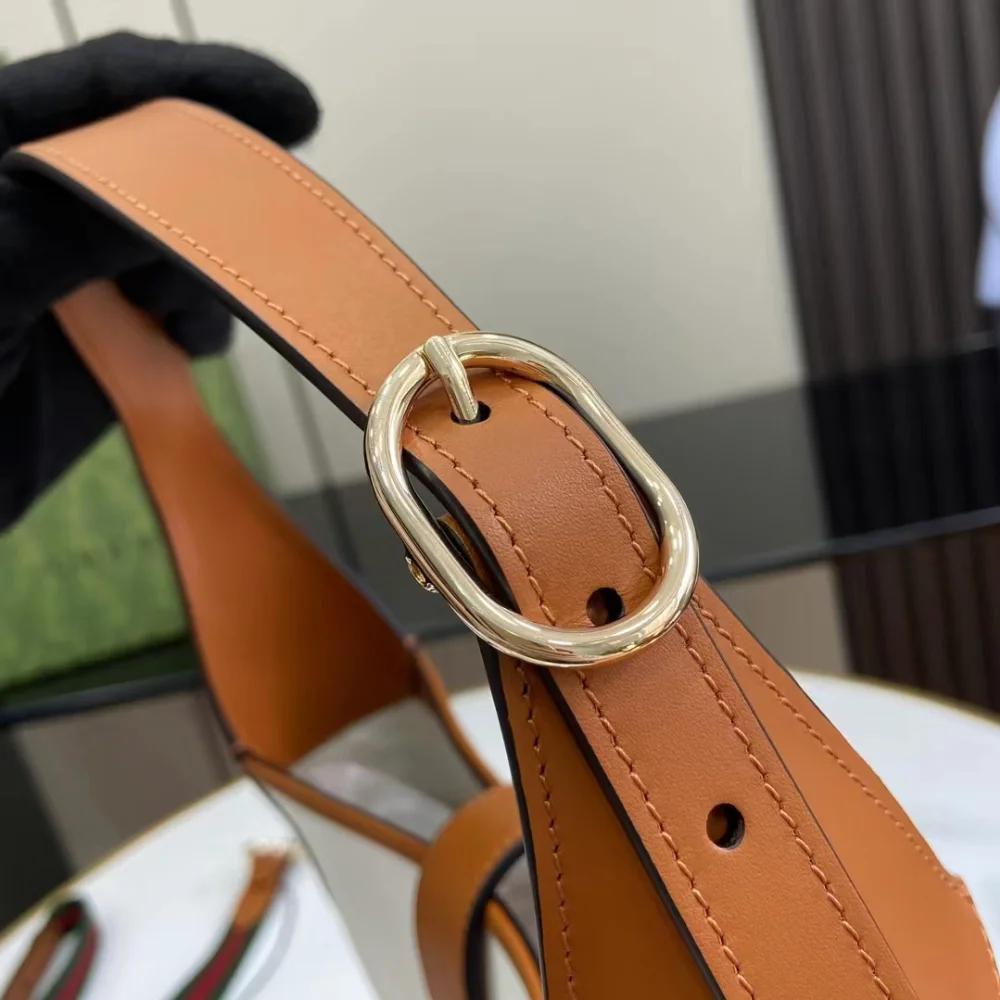 스몰 레더 트리밍 숄더 백 (19 * 28 * 4cm) 상세