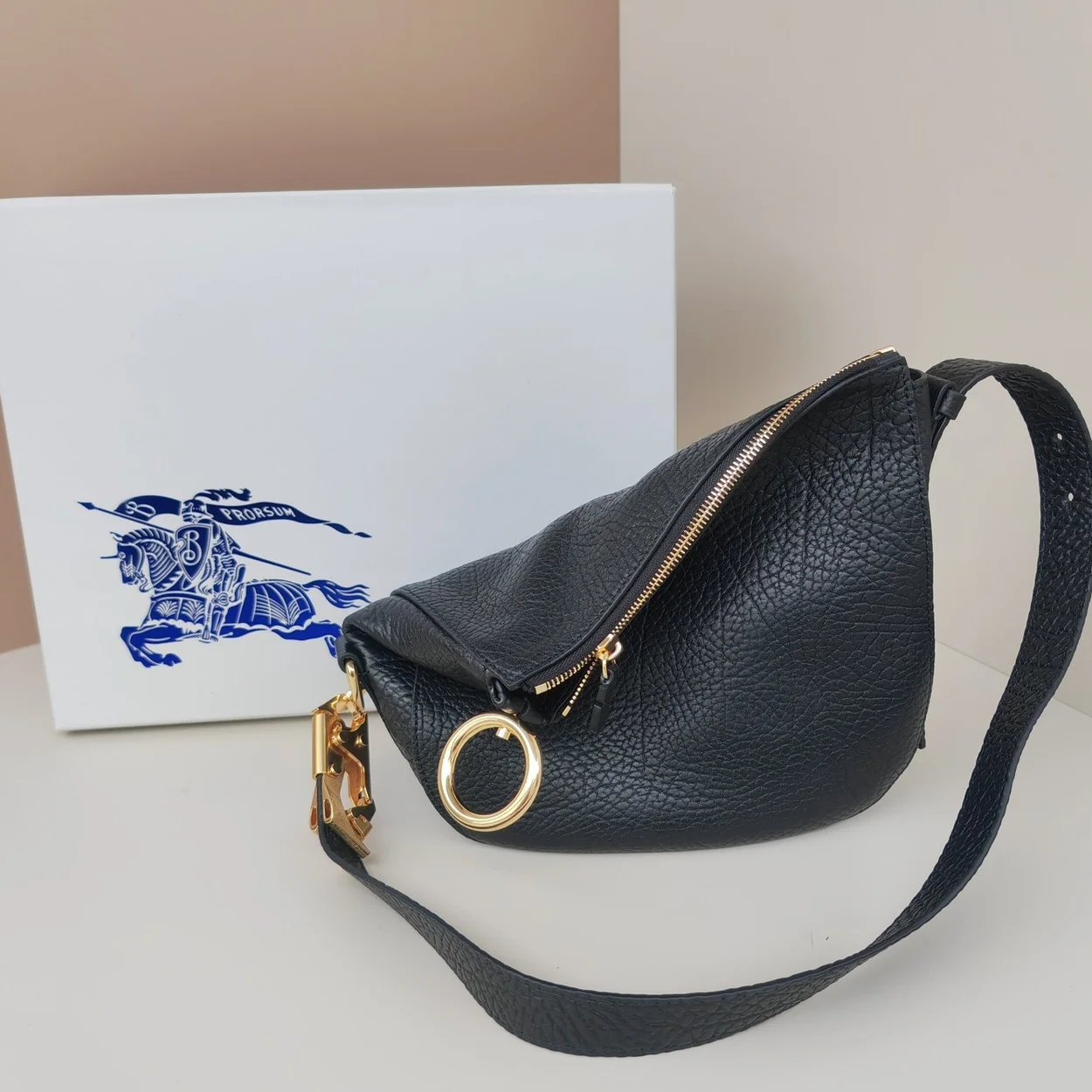 스몰 나이트백 골드블랙 상세