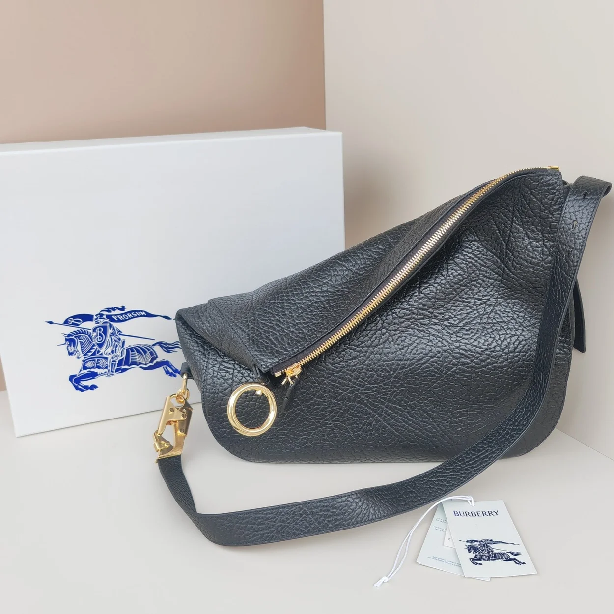 미디엄 나이트백 골드블랙 상세