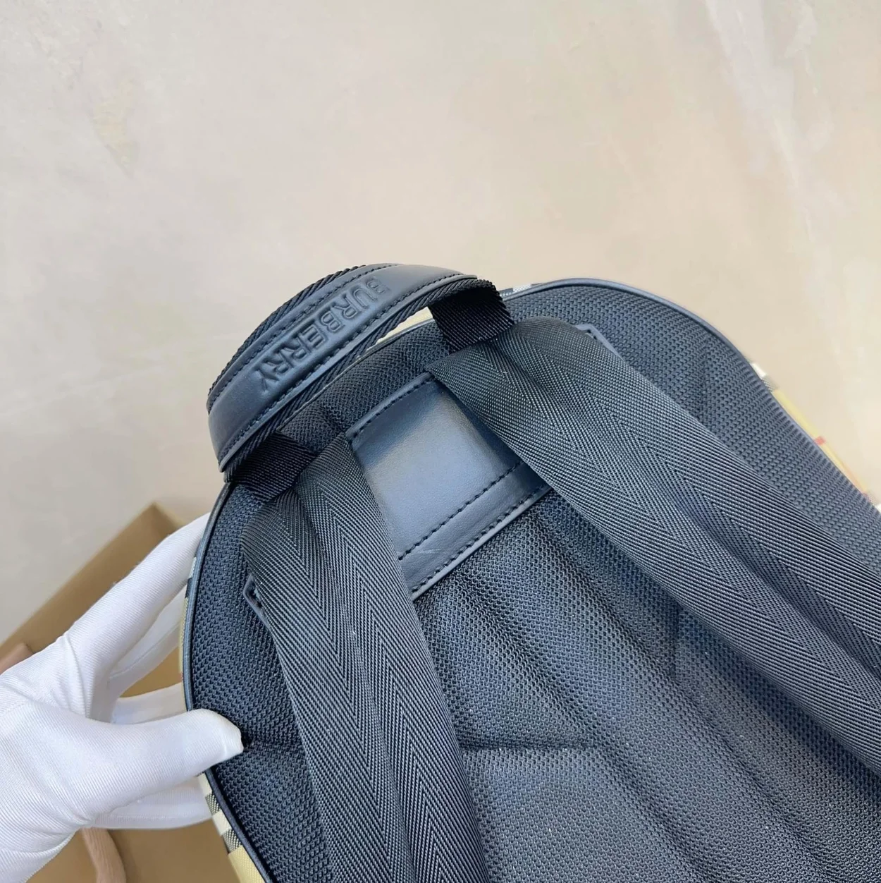 체크 가죽 백팩 베이지 상세