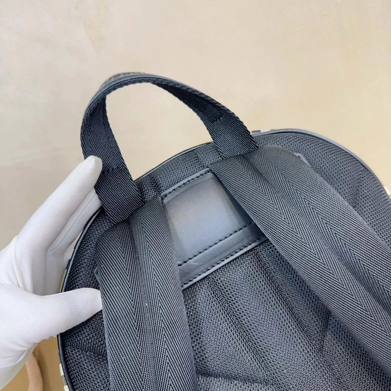 체크 가죽 백팩 베이지 상세