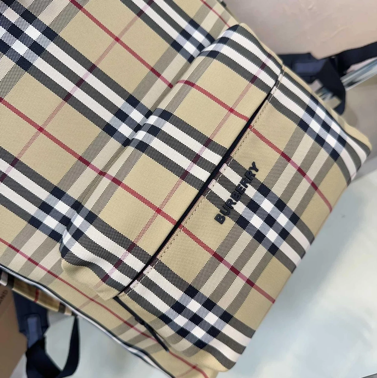 체크 가죽 백팩 베이지 상세