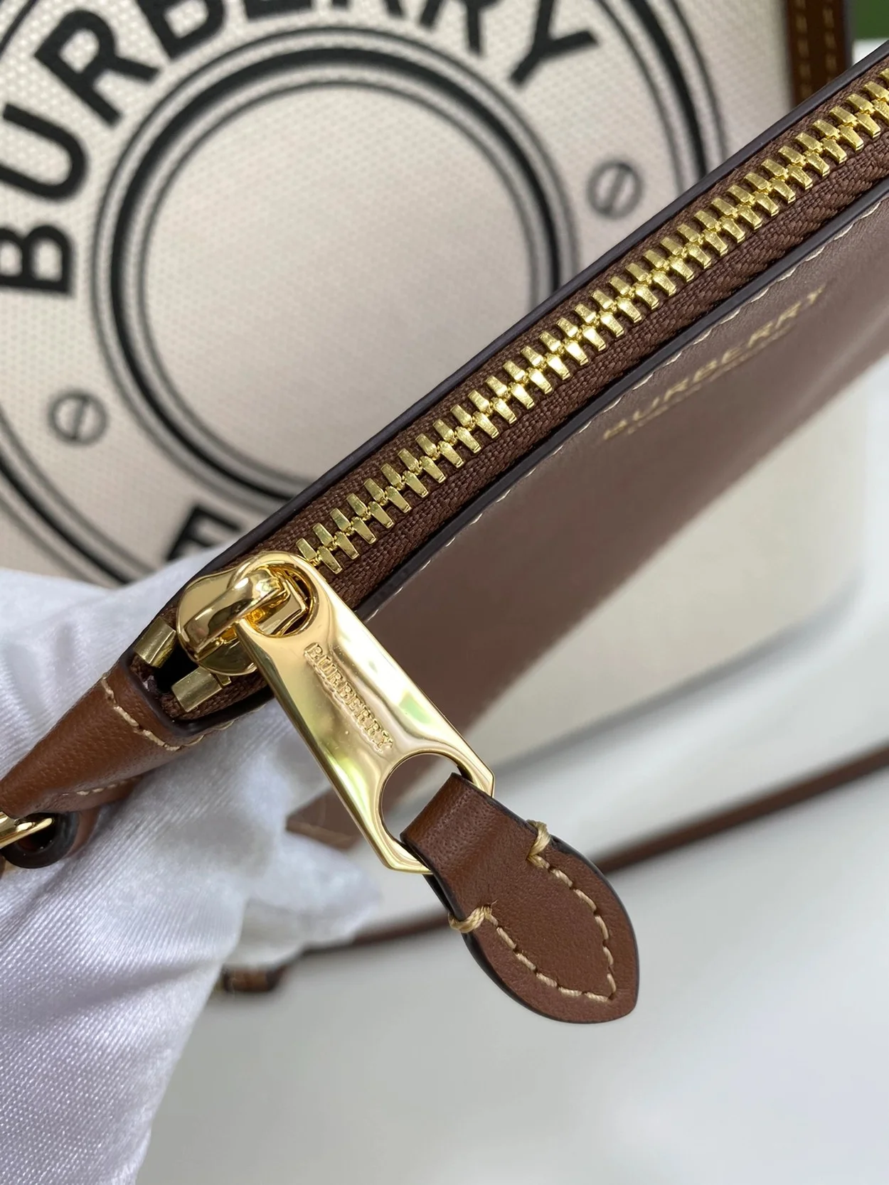 페기 로고 프린트 캔버스 버킷백 상세