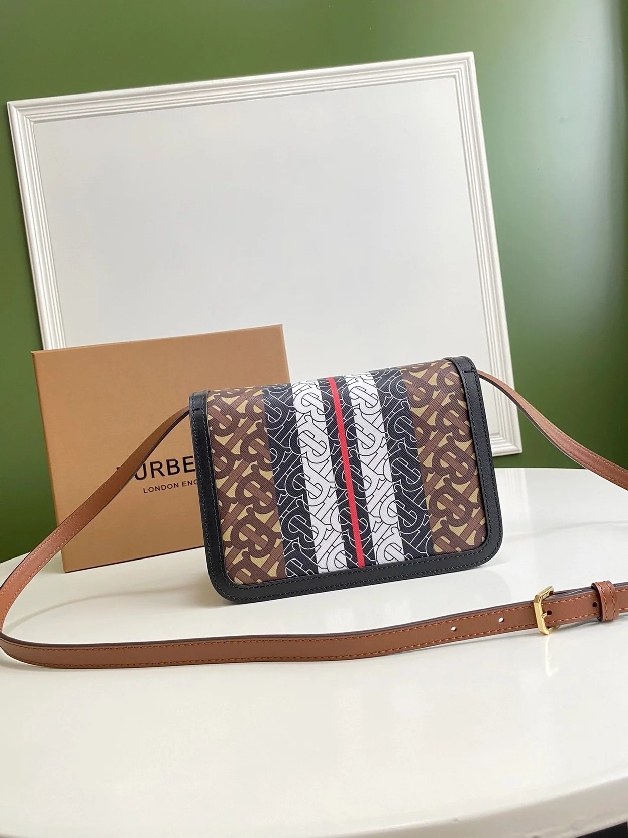 모노그램 스트라이프 E 캔버스백 상세