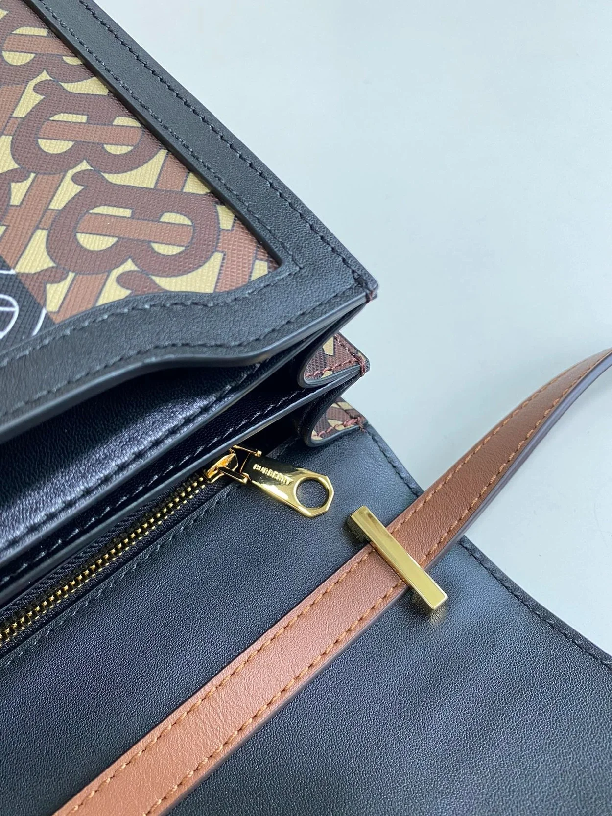 모노그램 스트라이프 E 캔버스백 상세