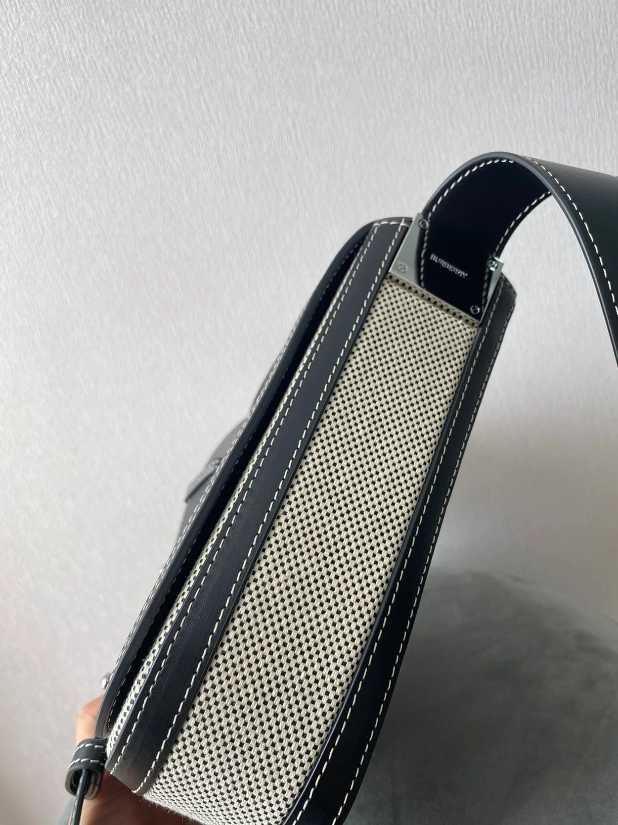 올림피아 메신저백 상세