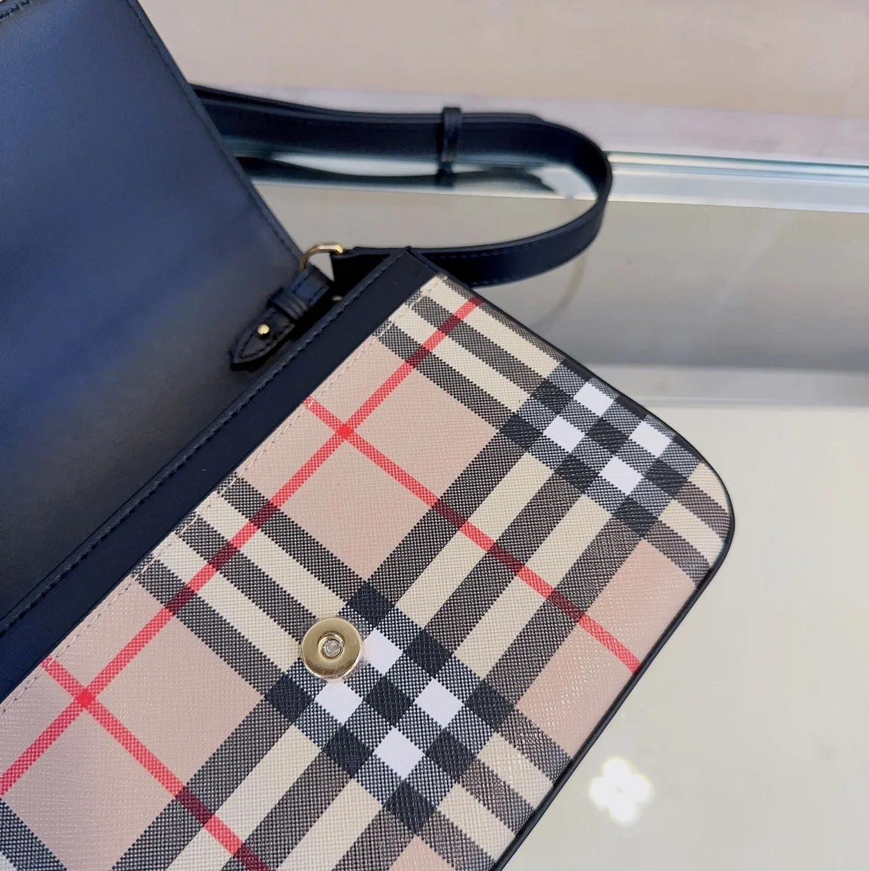 빈치지 체크 가죽 페니 크로스백 상세