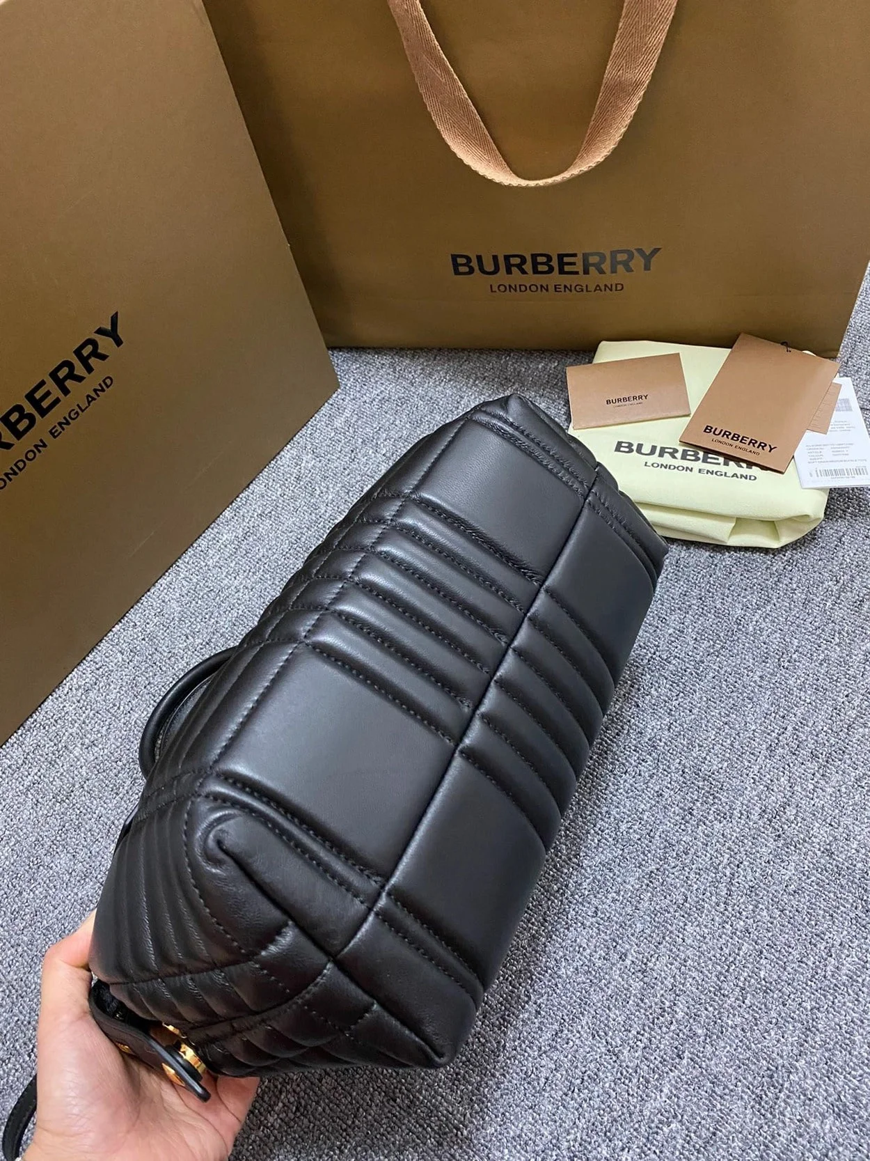 캐서린 퀄팅 레더 토트백 상세