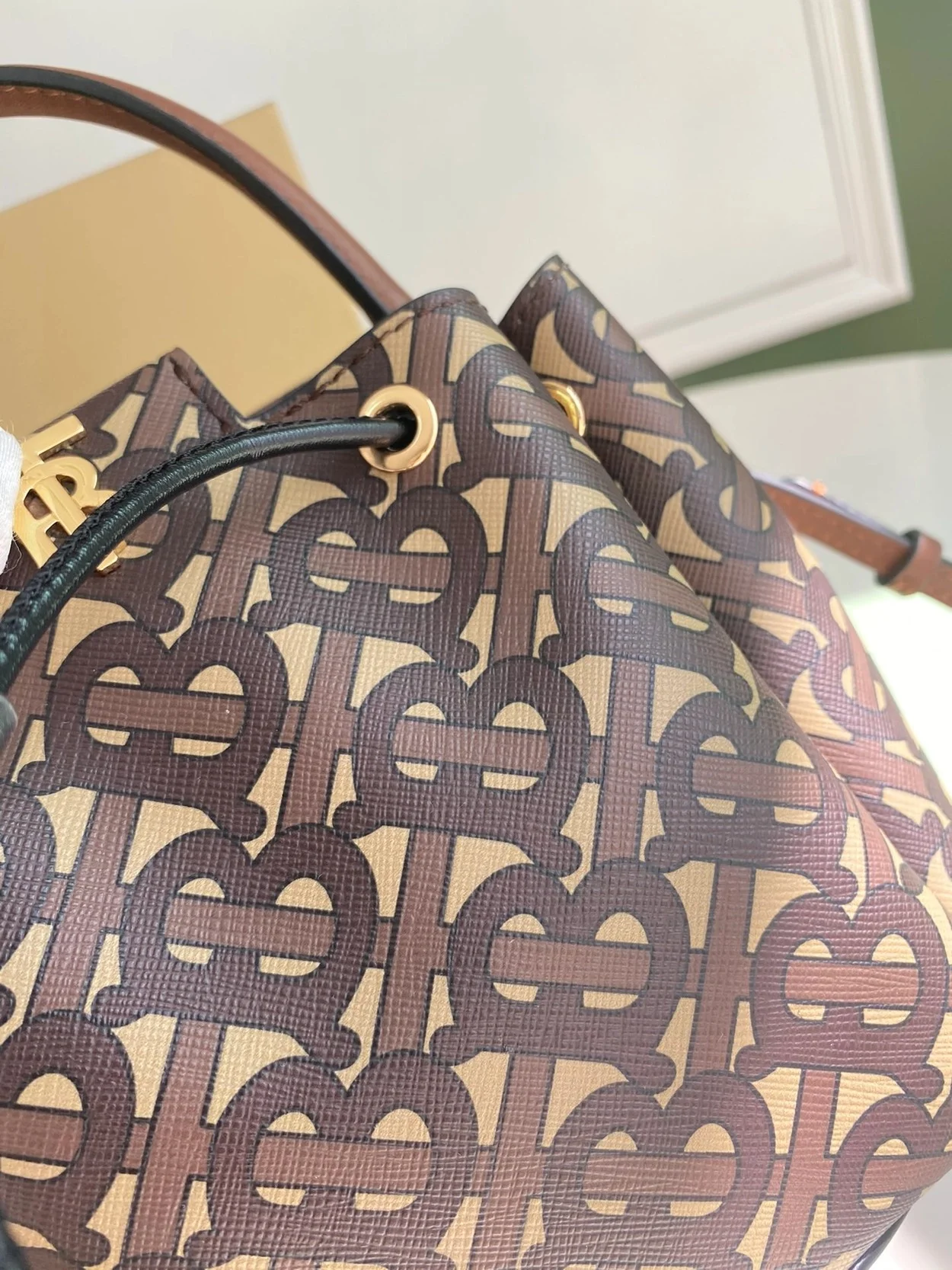 모노그램 E캔버스 크로스백 상세