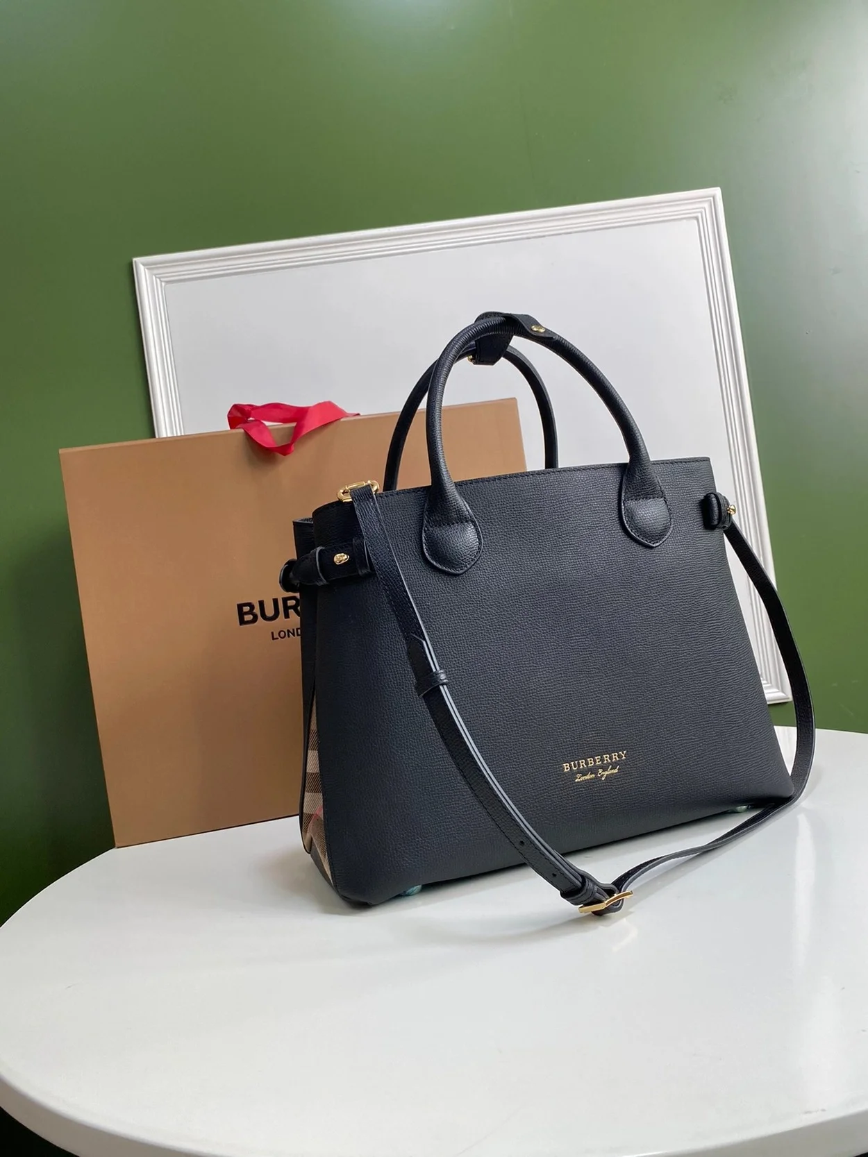 하우스 체크 배너백 미디엄 상세