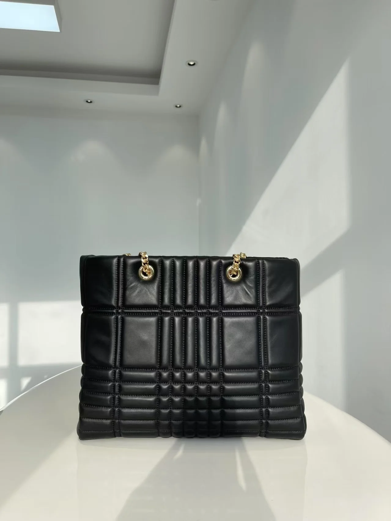 롤라 쇼퍼백 상세