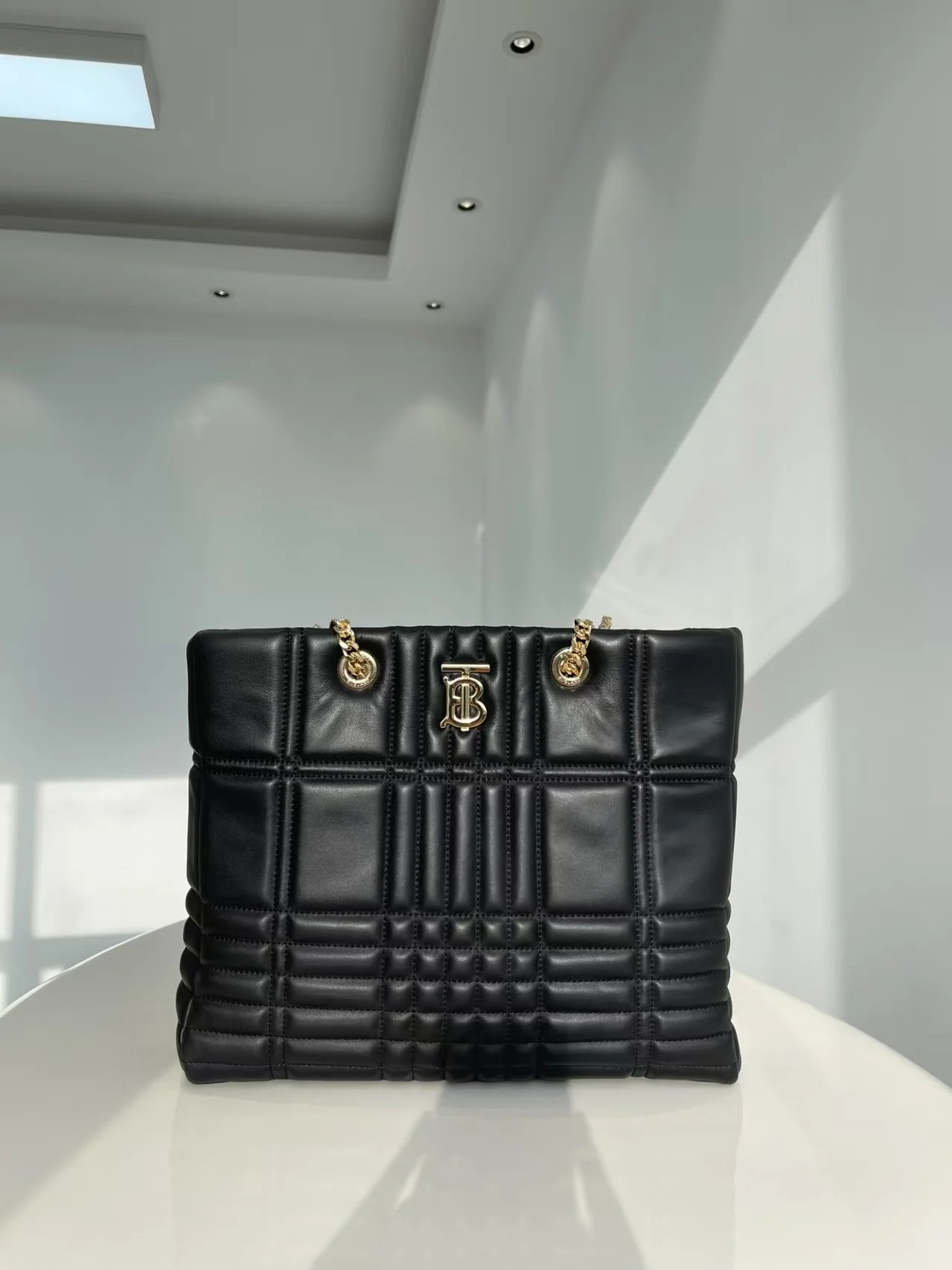 롤라 쇼퍼백 상세