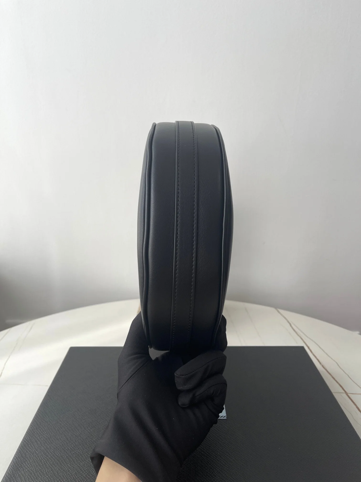 아르케 가죽 숄더백 상세