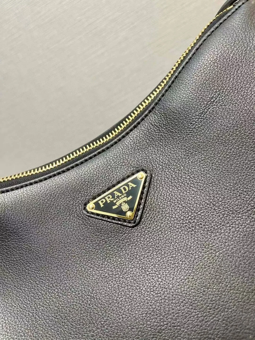 에메 라지 가죽 숄더백 ( 가로39cm X 세로24cm X 폭11.5cm) 상세