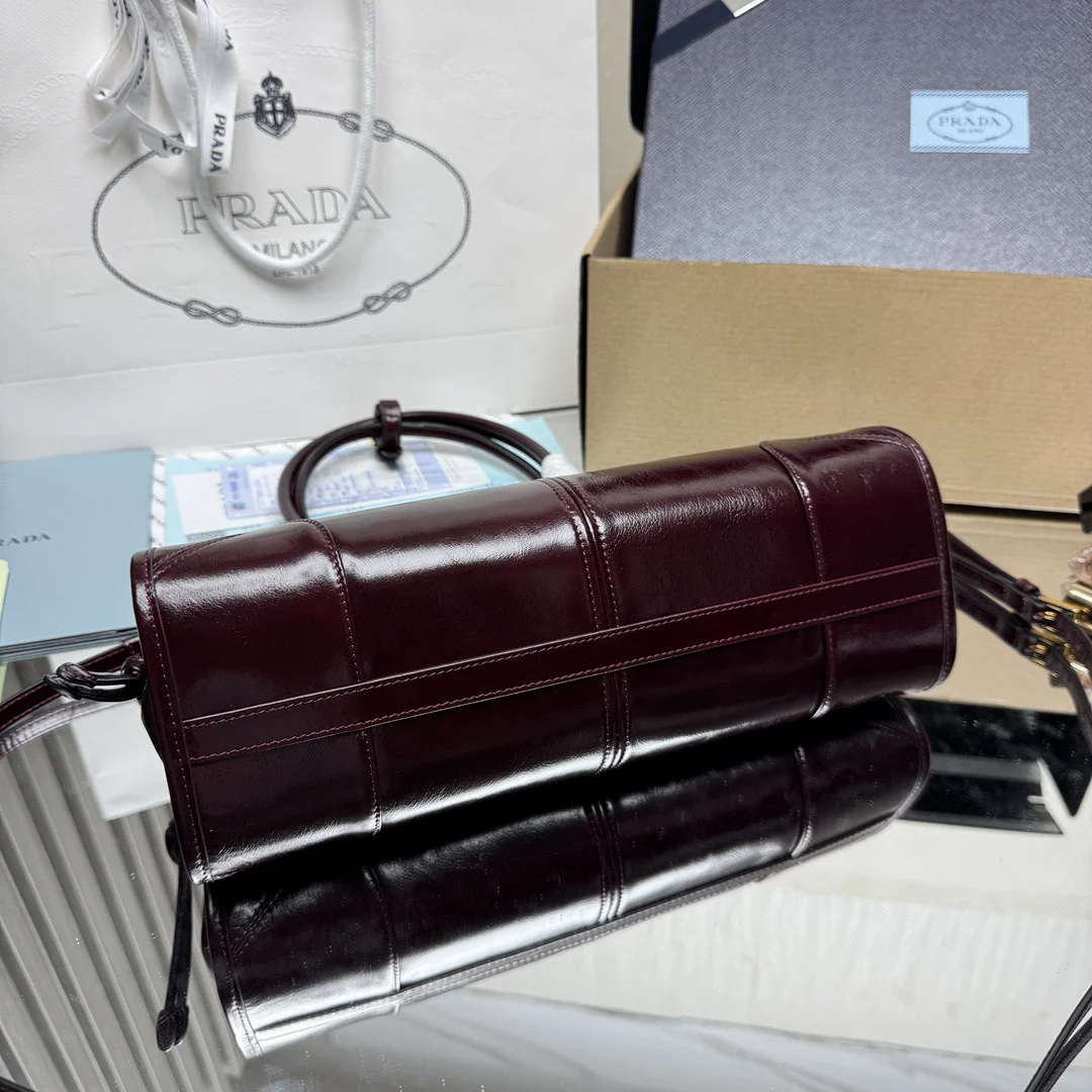 레더 숄더백 상세