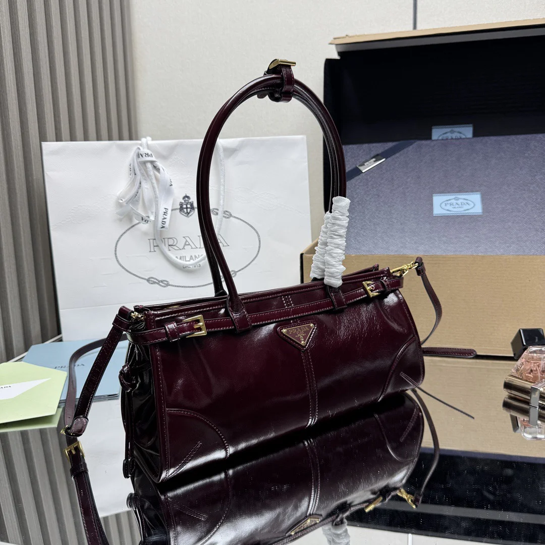 레더 숄더백 상세