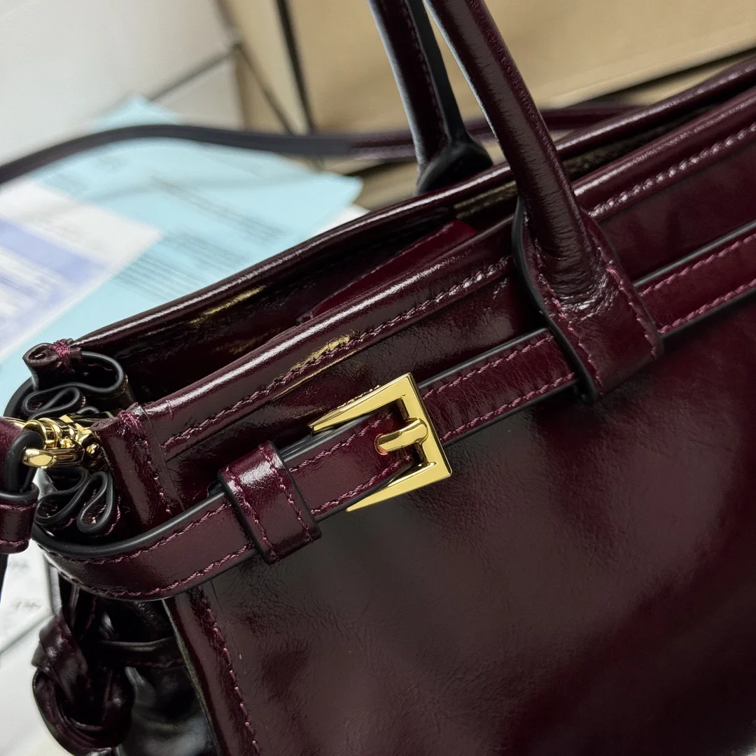 레더 숄더백 상세