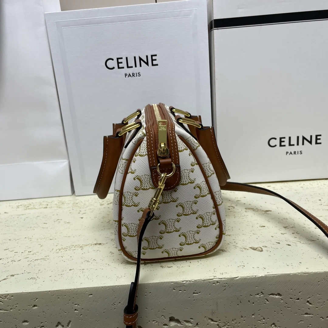 트리옹프 스몰 보스턴 백 화이트 탠 상세