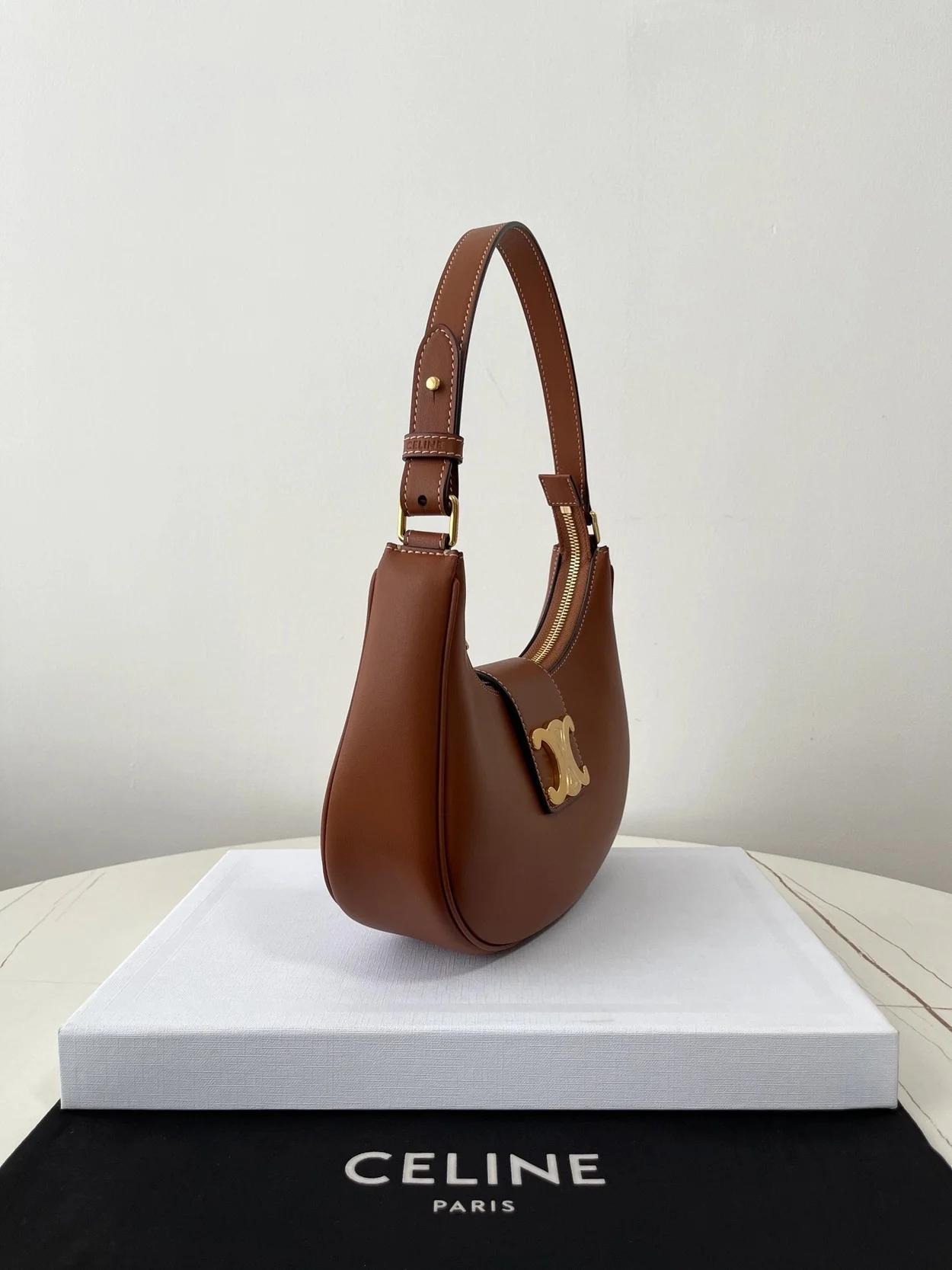 미디엄 트리옹프 아바 백 브라운 상세