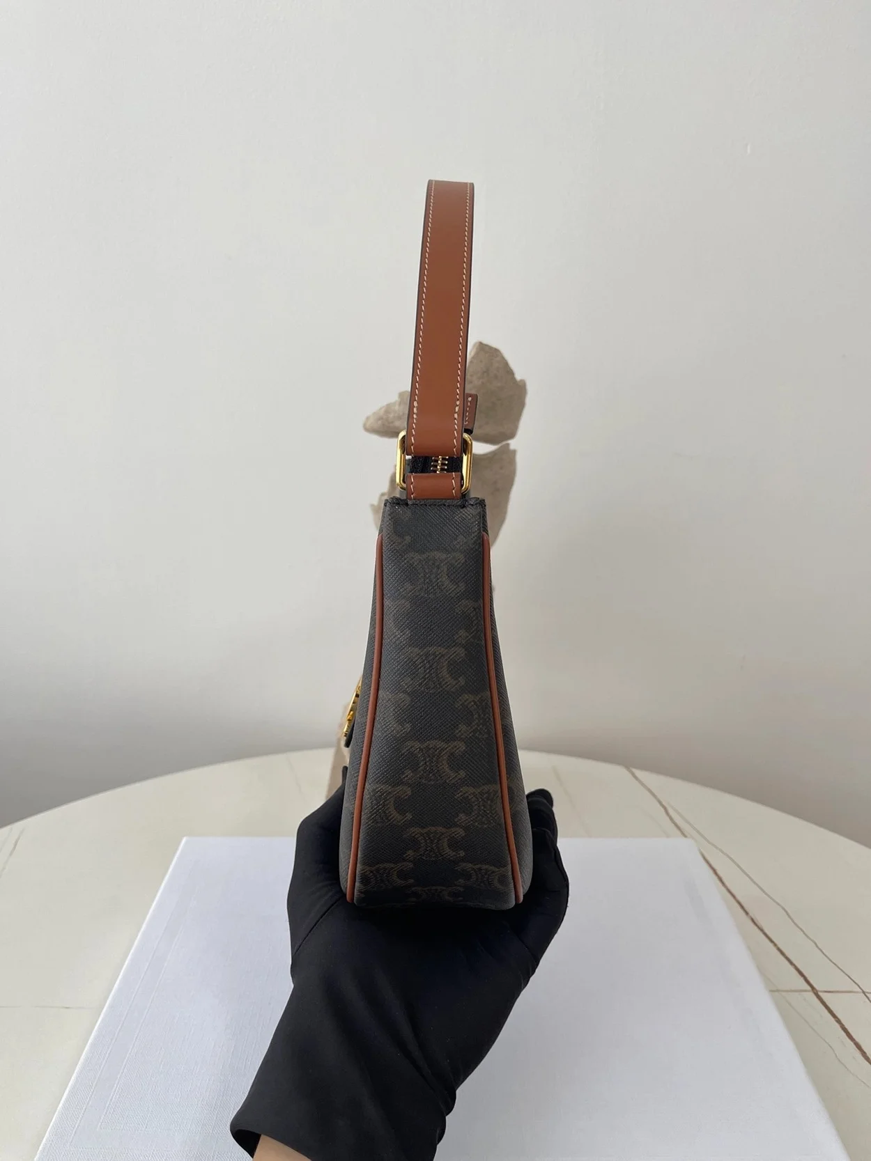 미디엄 트리옹프 아바 백 탠 상세