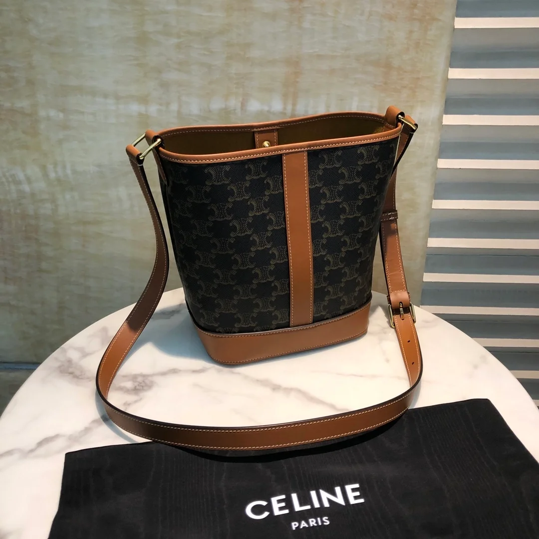 트리옹프 캔버스 스몰 버킷백 탠   18 X 22 X 13 CM 상세