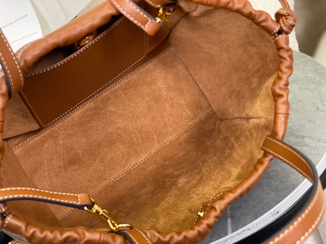 퀴르 트리옹프 스몰 드로우스트링 카바스 상세