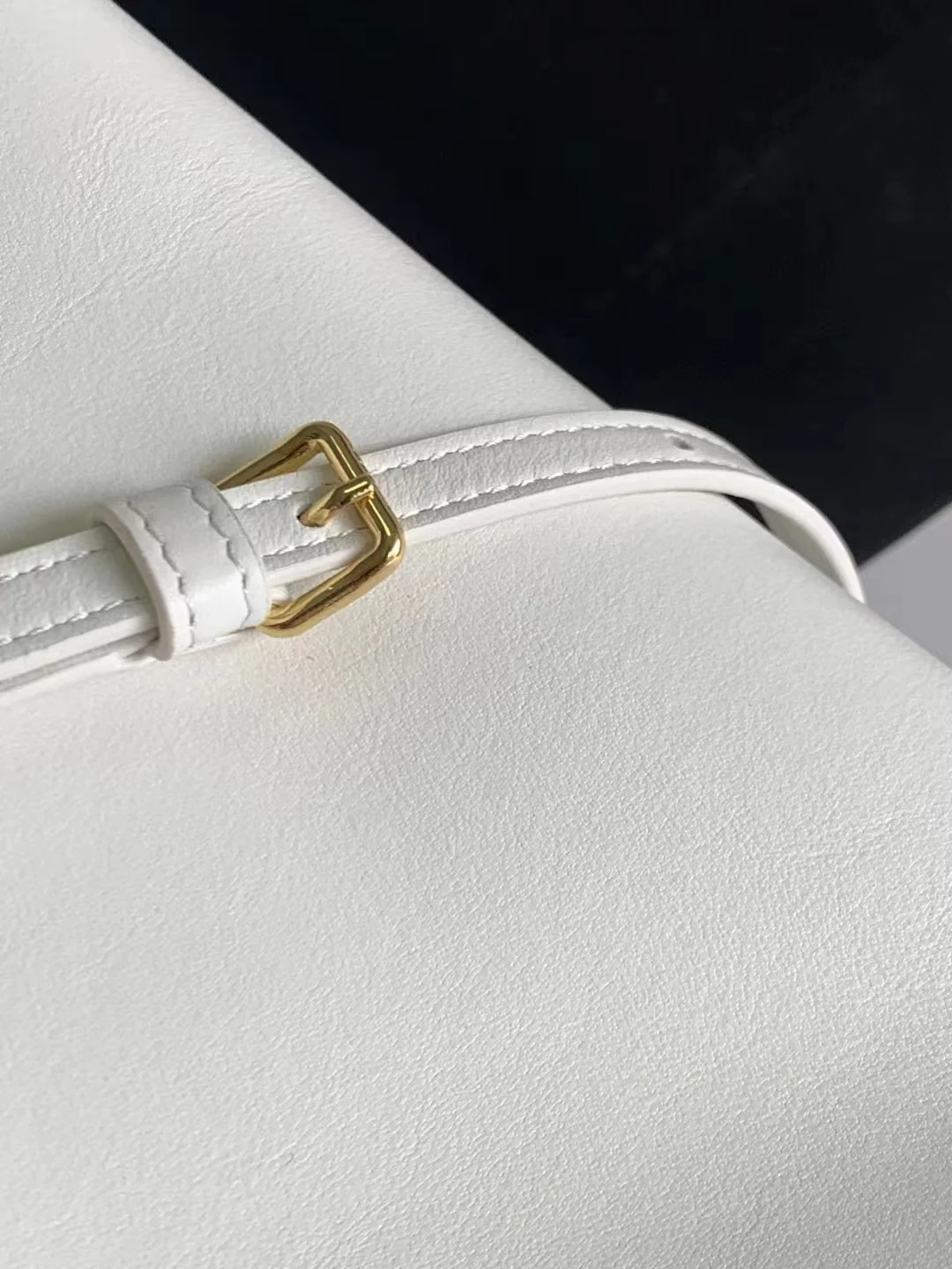 퀴르 트리옹프 드로우스트링 카바스 스몰 화이트 22CM 상세