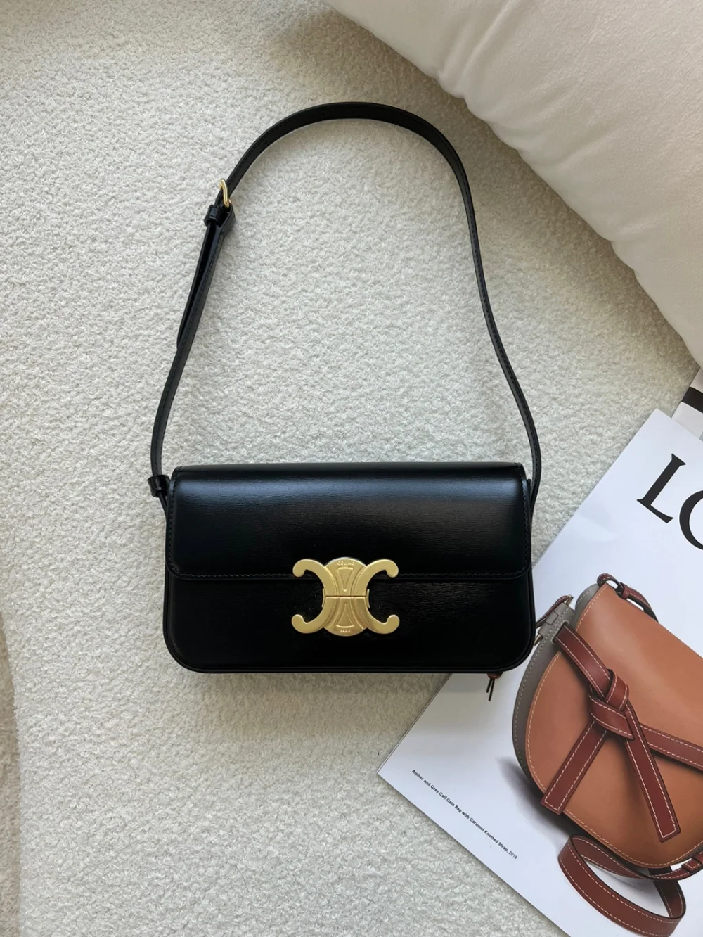 클로드 숄더백 샤이니 카프스킨 (20 * 10 * 4) 상세