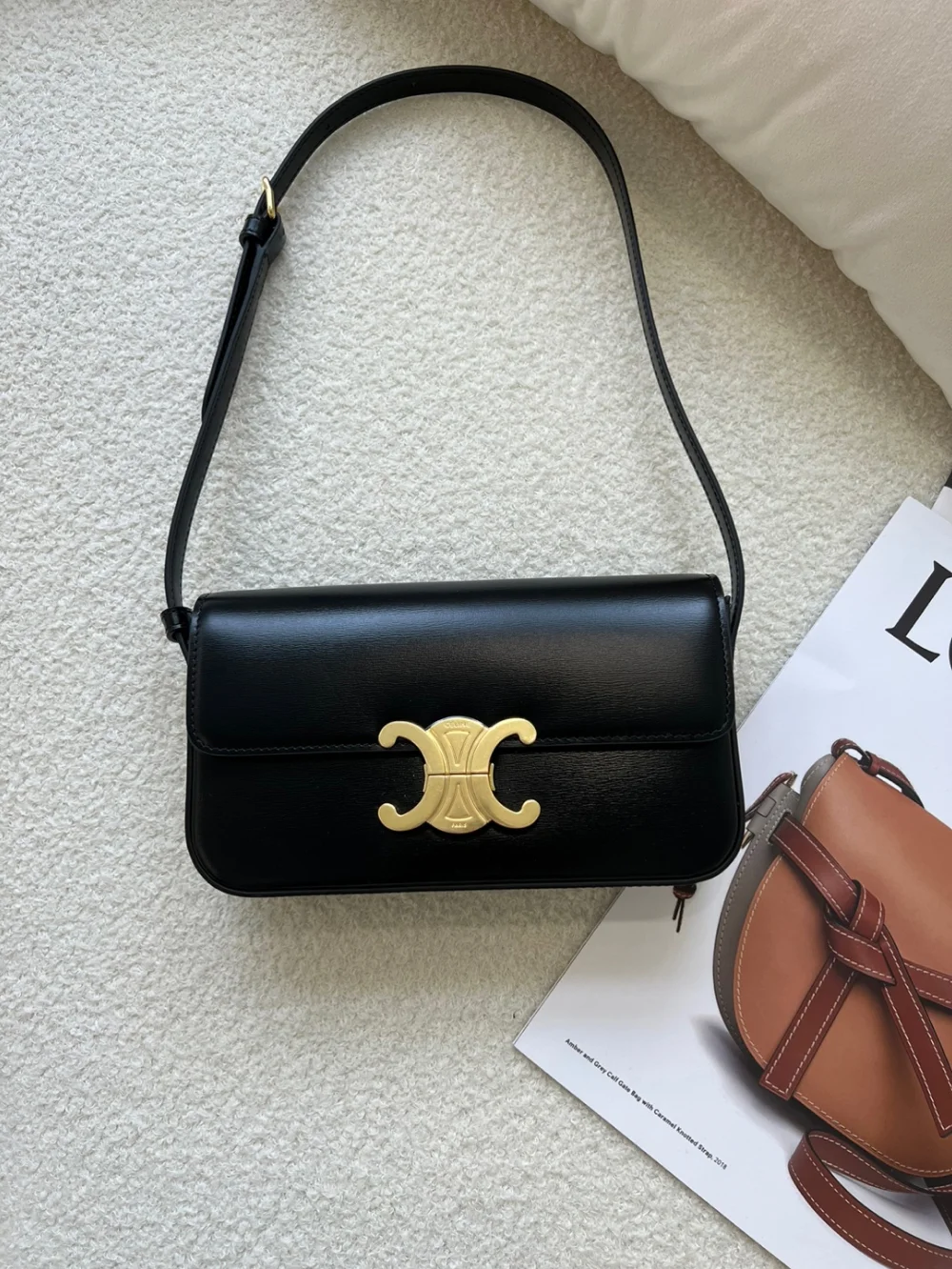 클로드 숄더백 샤이니 카프스킨 (20 * 10 * 4) 상세