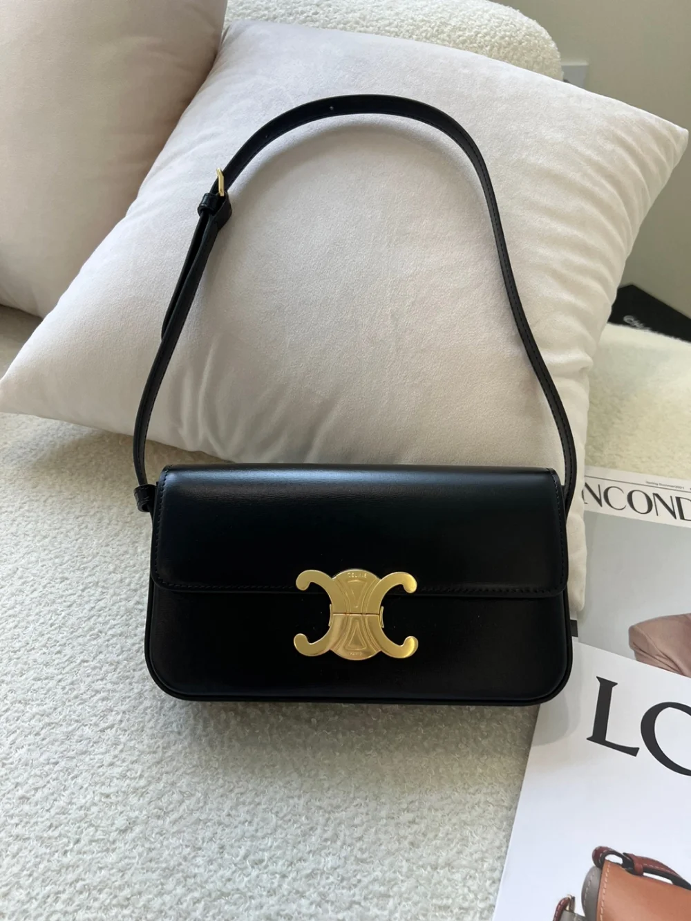 클로드 숄더백 샤이니 카프스킨 (20 * 10 * 4) 상세