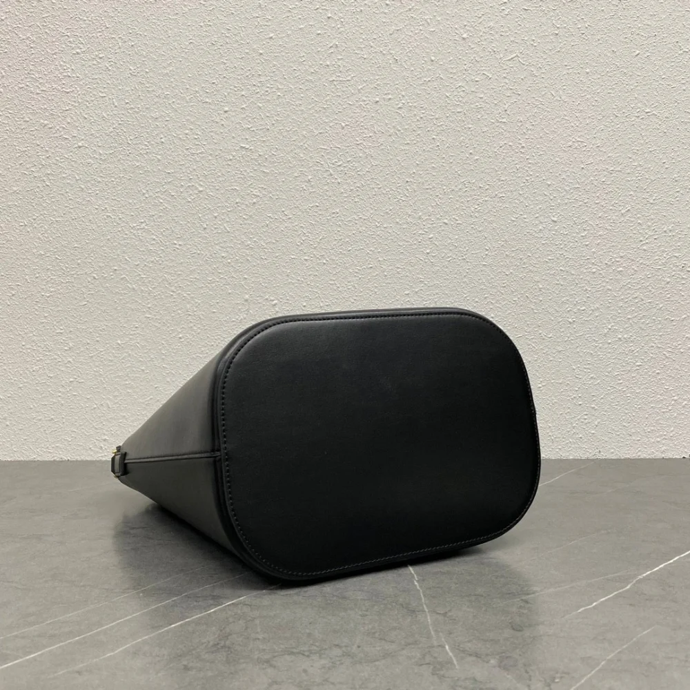 루이즈 버킷백 숄더백 (23.5 * 24 * 16cm) 상세