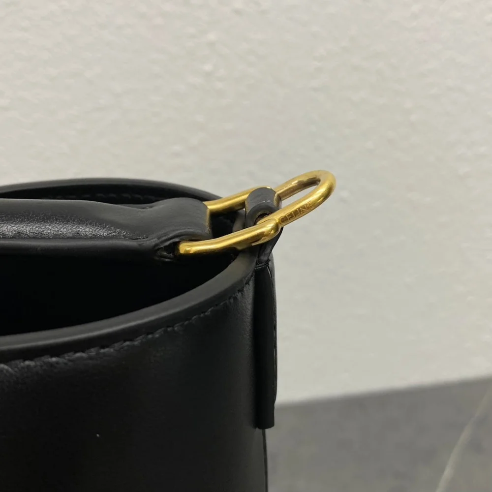 루이즈 버킷백 숄더백 (23.5 * 24 * 16cm) 상세