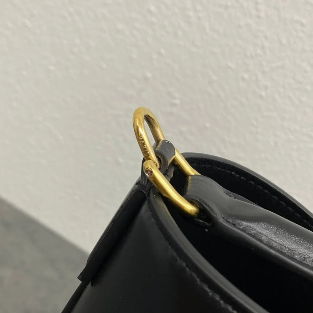 루이즈 버킷백 숄더백 (23.5 * 24 * 16cm) 상세