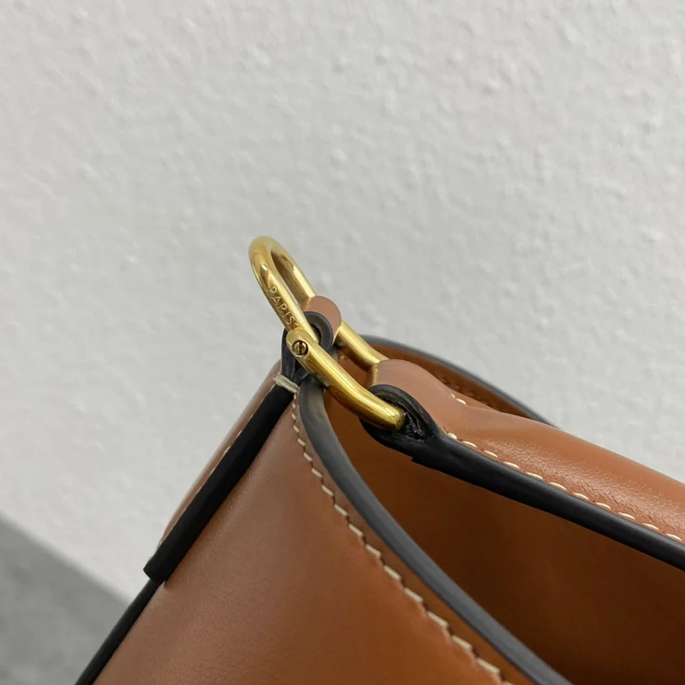 루이즈 버킷백 숄더백 (23.5 * 24 * 16cm) 상세