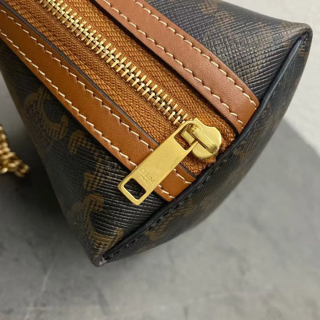 트리오페 캔버스 체인 클러치겸 크로스백 (16 * 11cm) 상세