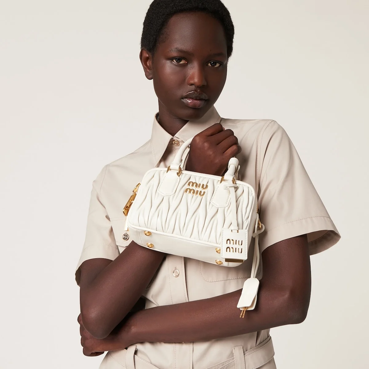 스몰 아르카디 마테라쎄 나파 가죽백 화이트 상세