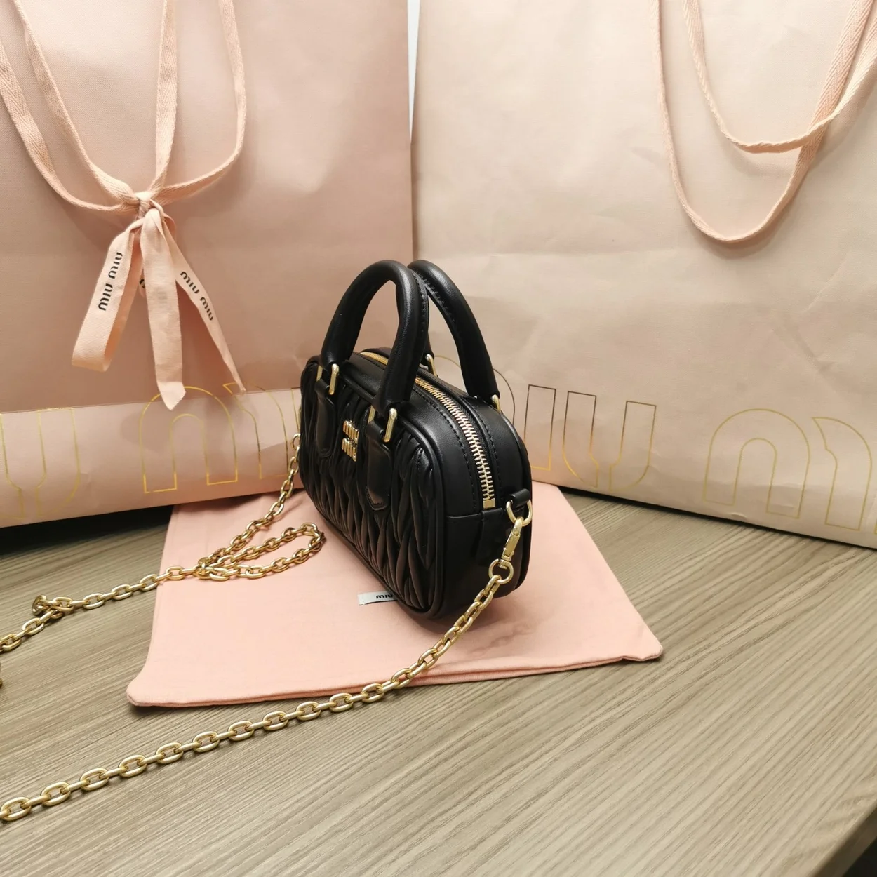 마테라쎄 나파 가죽 탑 핸들 미니백 블랙 상세