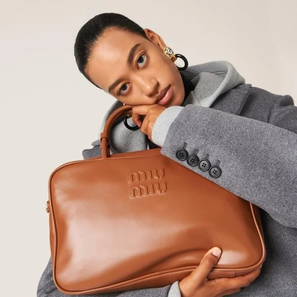 가죽 스트랩 탑 핸들백 브라운 상세