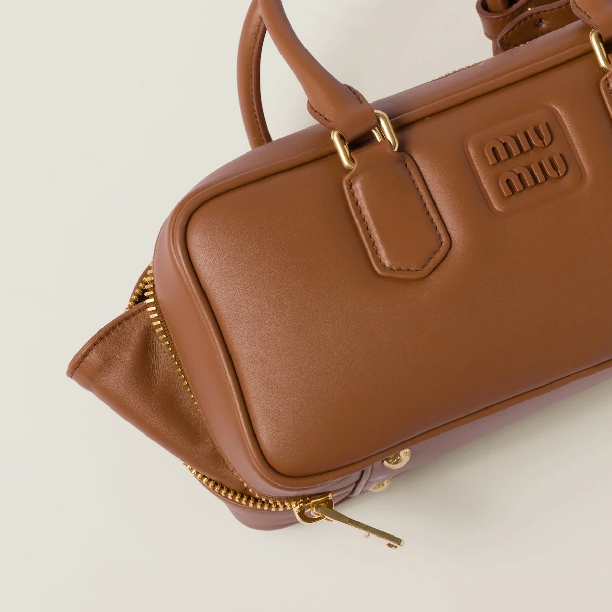 미디엄 아르카디 가죽백 브라운 (27 * 12 * 9cm) 상세