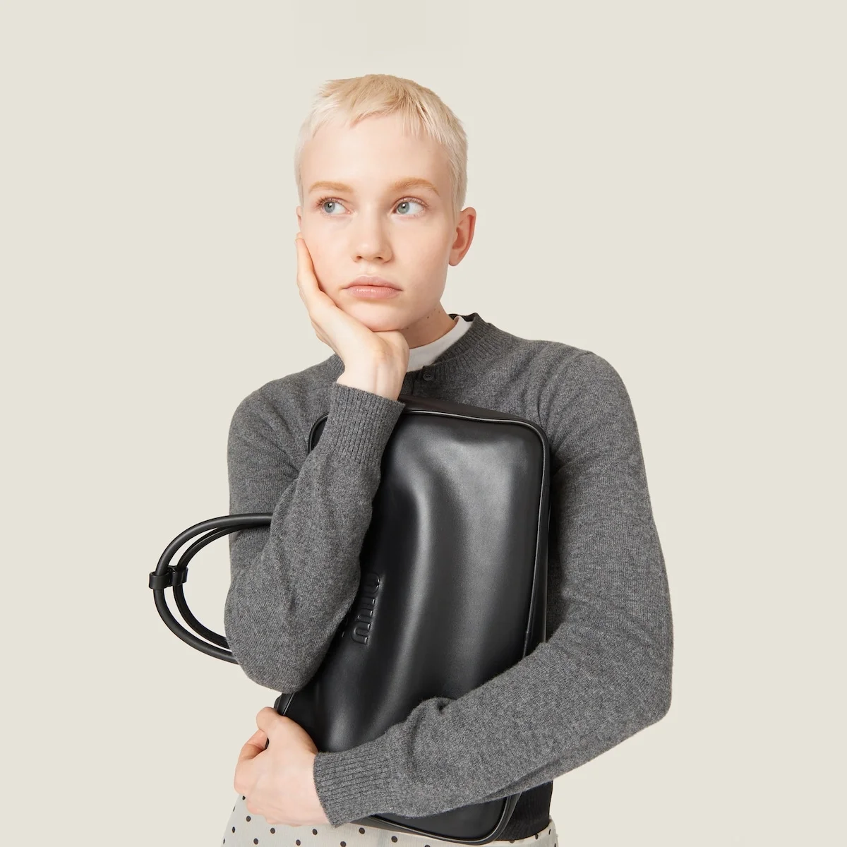 가죽 탑 핸들백 블랙 상세