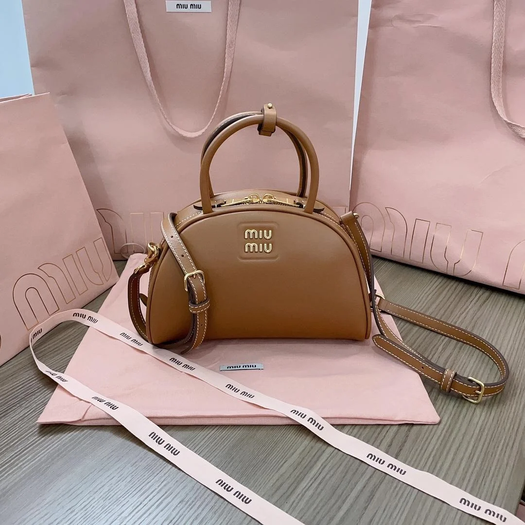 가죽 탑 핸들백 브라운 상세