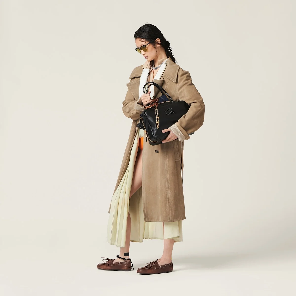 가죽 탑 핸들 숄더백 블랙 상세