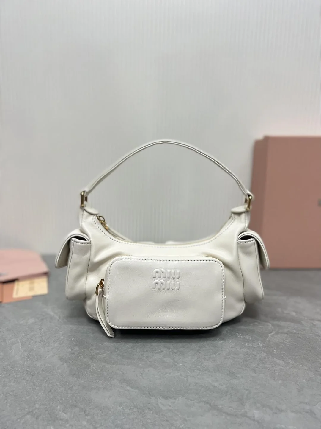 나파 가죽 포켓백 화이트 상세