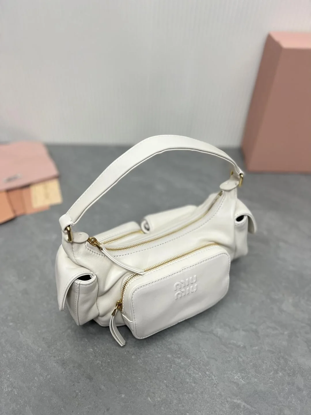 나파 가죽 포켓백 화이트 상세