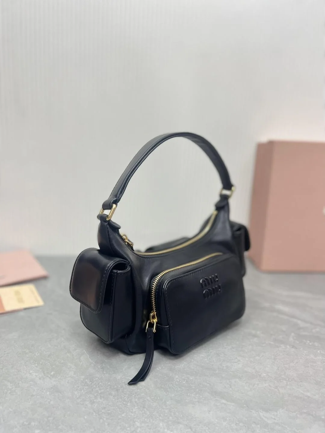 나파 가죽 포켓백 블랙 상세